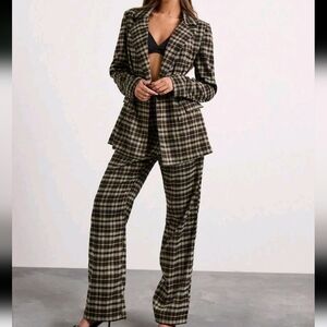 Women's Notched Collar Long Sleeve Pocket Plaid Print Minimalist Top And Pants